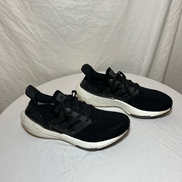 Adidas UltraBoost 21 Sneaker Running Shoe Black Cloud White FY0402 Women’s 8.5 - Picture 2 of 7